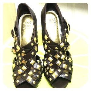 SiZe 6.5 open toe Saks Brand Shoes